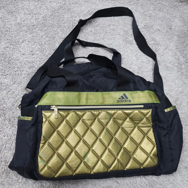 아디다스 골드 퀼팅 더플백