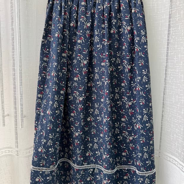 네이비 플라워 패턴 레이스 롱치마