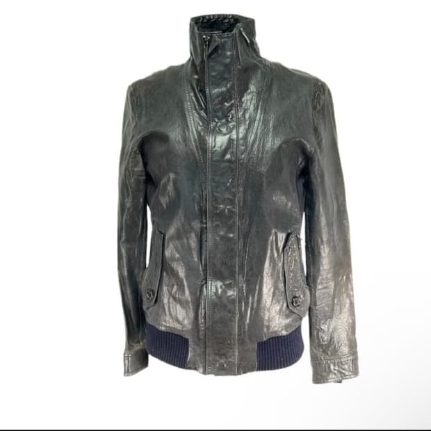 우영미 솔리드 옴므 레더자켓 삽니다