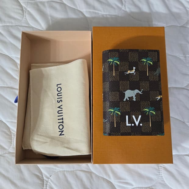 [새상품 풀구성]루이비통 X 더 다즐링 여권 지갑