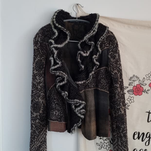 트리코시크 러플 믹스 가디건