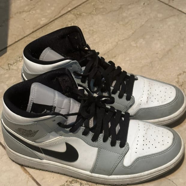 나이키 조던1미드 스모크 그레이