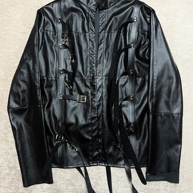 빈티지 블랙 레더 스트랩 자켓 / 하네스 디테일 