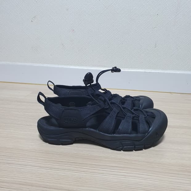 킨 뉴포트 H2 블랙 샌들 245