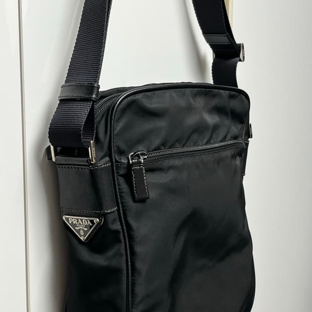 프라다 블랙 나일론 크로스백