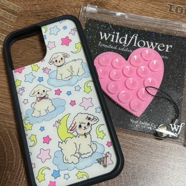 [새제품] 와일드플라워 핸드폰케이스 (아이폰15)