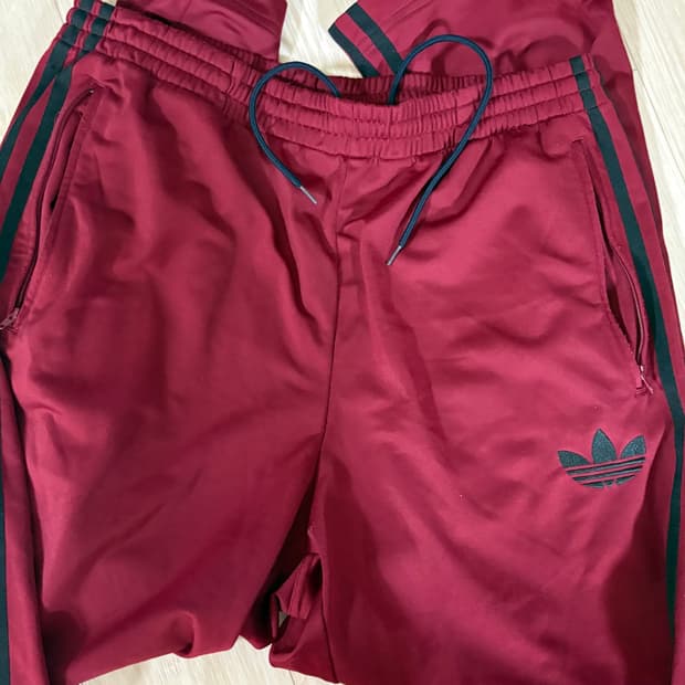 아디다스 파이어버드 버건디 (빨검) 트랙 팬츠 