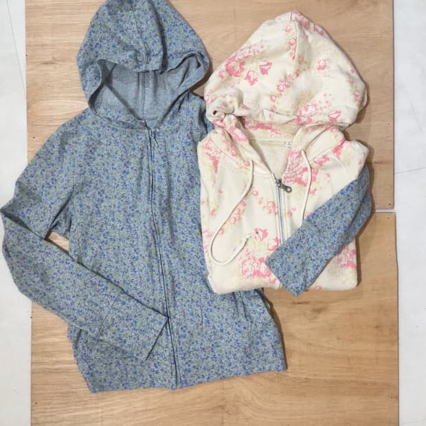 JPN UNIQLO _thumbhole floral hoodie