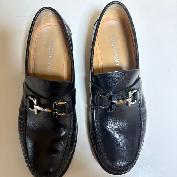 페라가모 EEE 간치니 오너먼트 로퍼 - 블랙 / 021606762695