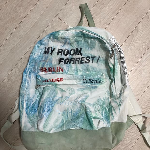 더뮤지엄 비지터 백팩