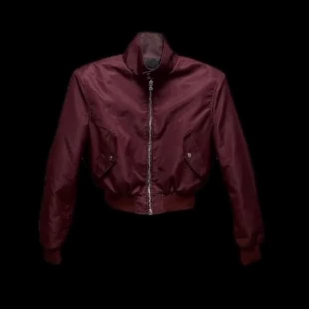 아워글래스 크롭봄버