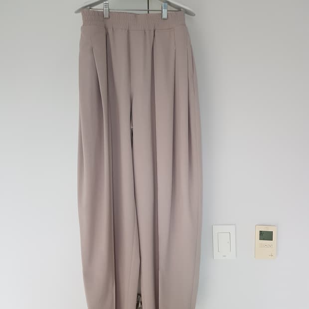 [2] 비긴202 멀티 플리츠 밴딩 슬랙스 스모크 크림