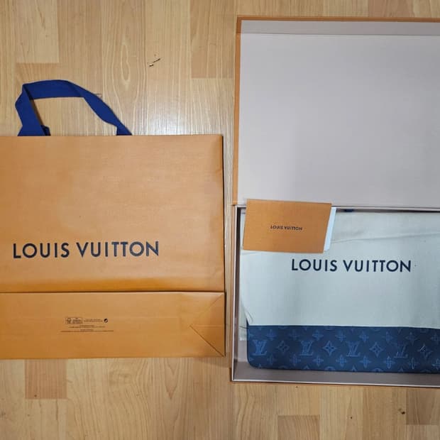 (정품) 루이비통 쉐도우 포쉐트 블루 GM 클러치