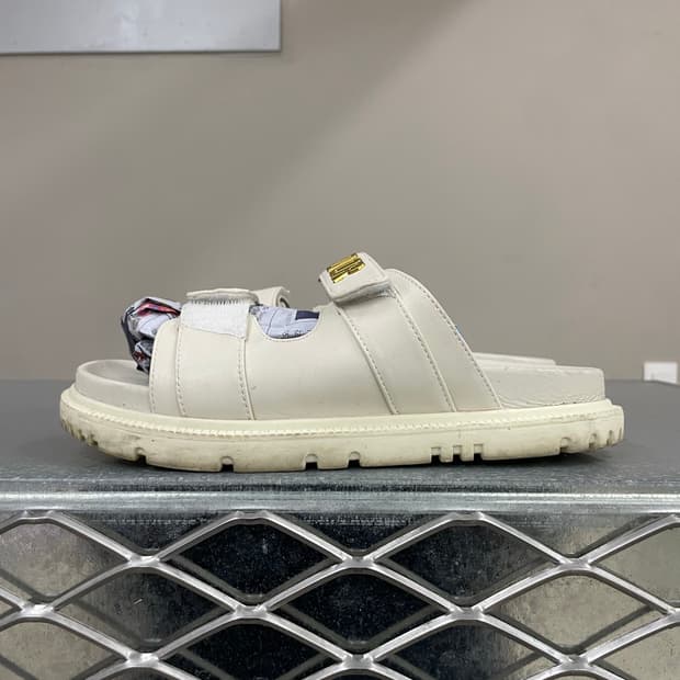 크리스찬 디올 액트 슬리퍼 38D