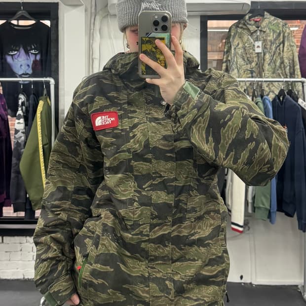 노스페이스 타이거카모 헌팅 바람막이