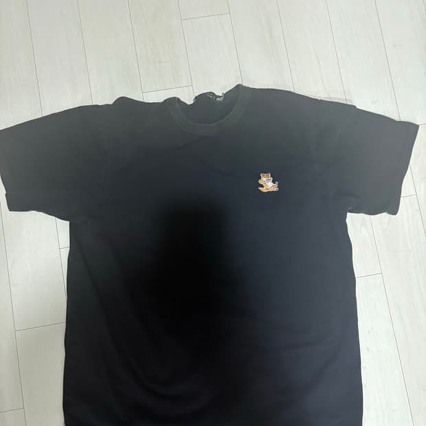 메종키츠네 블랙 반팔티
