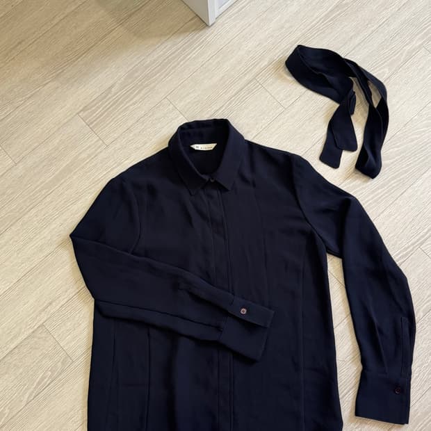 잇미샤 리본 타이 블라우스