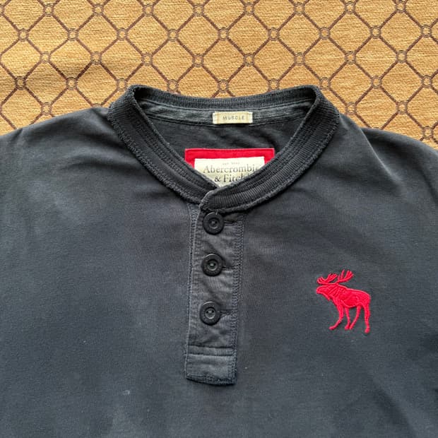 아베크롬비 헨리넥 버튼티셔츠