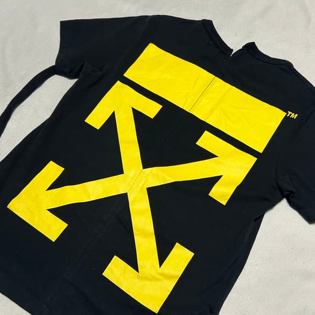 S 오프화이트 블랙 반팔티