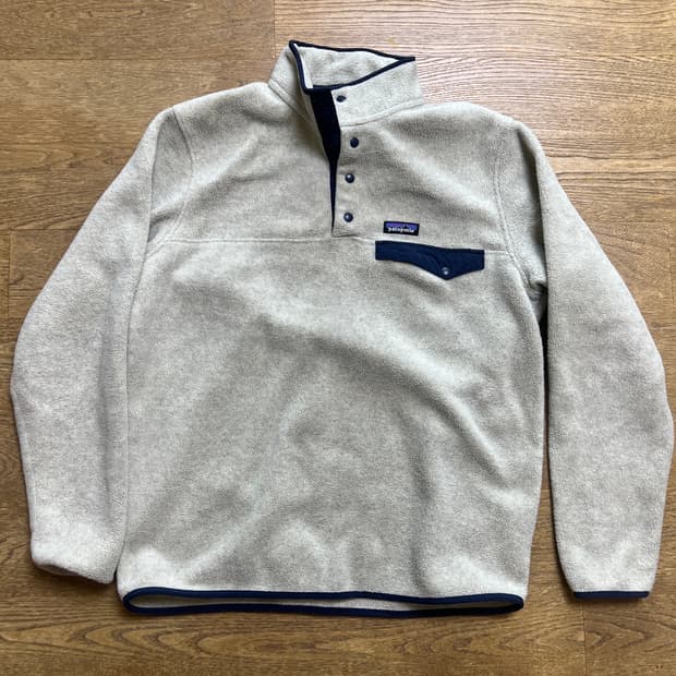 파타고니아 신칠라 오트밀 색상 L사이즈입니다. 