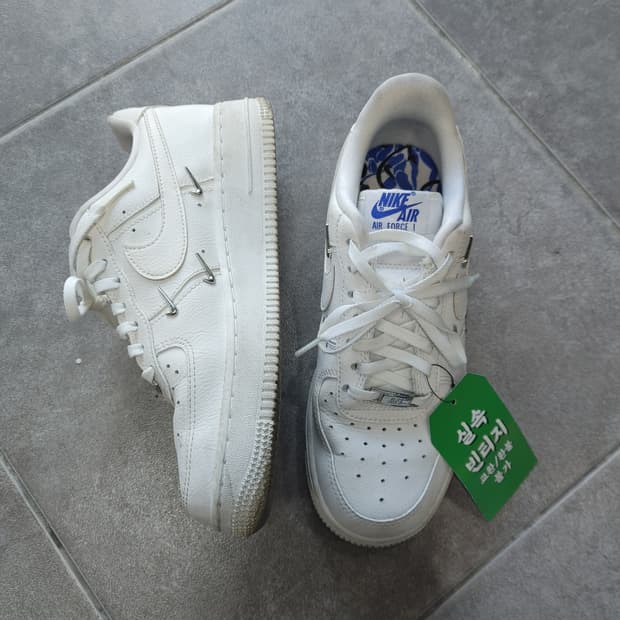 230 나이키 여성 에어포스 1'07 LX크롬화이트 하이퍼로얄 스니커즈