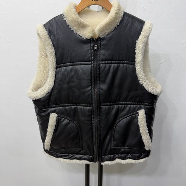 정품) O2ND 오즈세컨 한섬 오버핏 리버시블 양면 가죽 양털 조끼 82