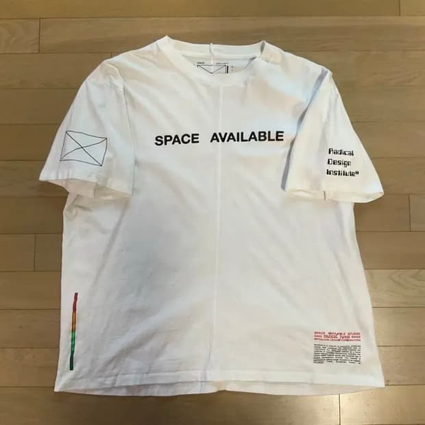 Space available 반팔