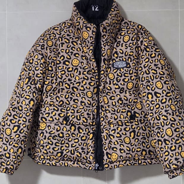 아이스비스킷 양면 패딩 165사이즈
여성 44-55가능
택포