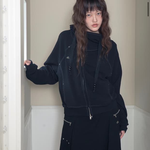 허그유어스킨 셔링 하이넥 후드집업 