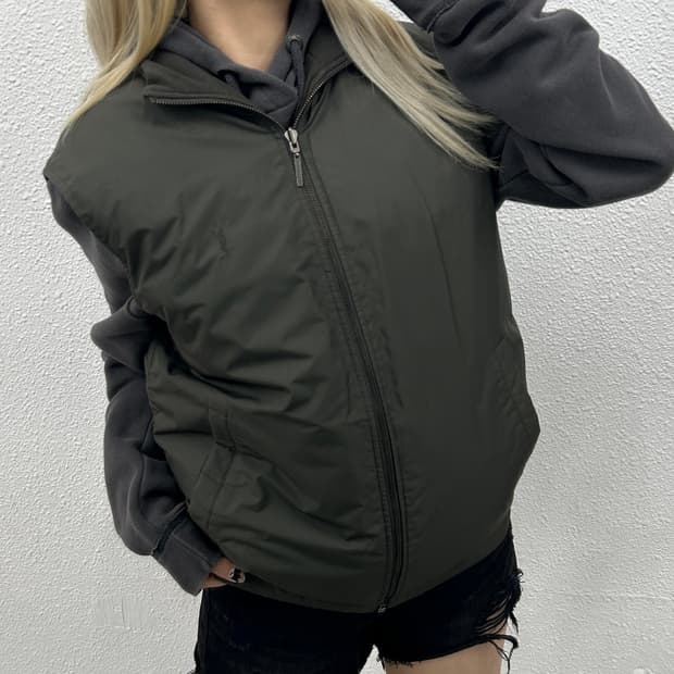 입생로랑 딥카키 경량 베스트