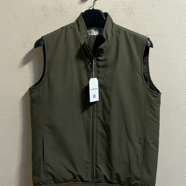 발렌시아가 라이트 패딩 베스트