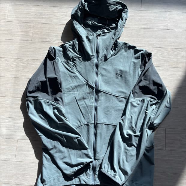산산기어 인슐레이션 후드자켓 그레이 팝니다!
