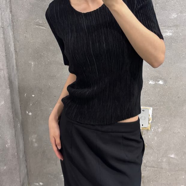 Specchio 스피치오 블랙 플리츠 반팔 블라우스 