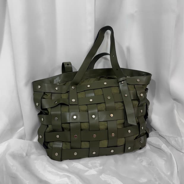 khaki detail shoulder bag