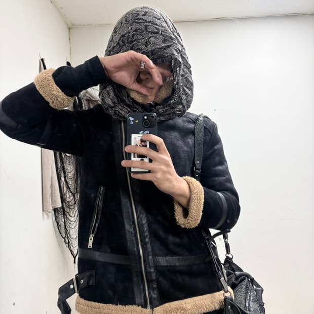 Black Washed Fur Trimming Buckle Mustang