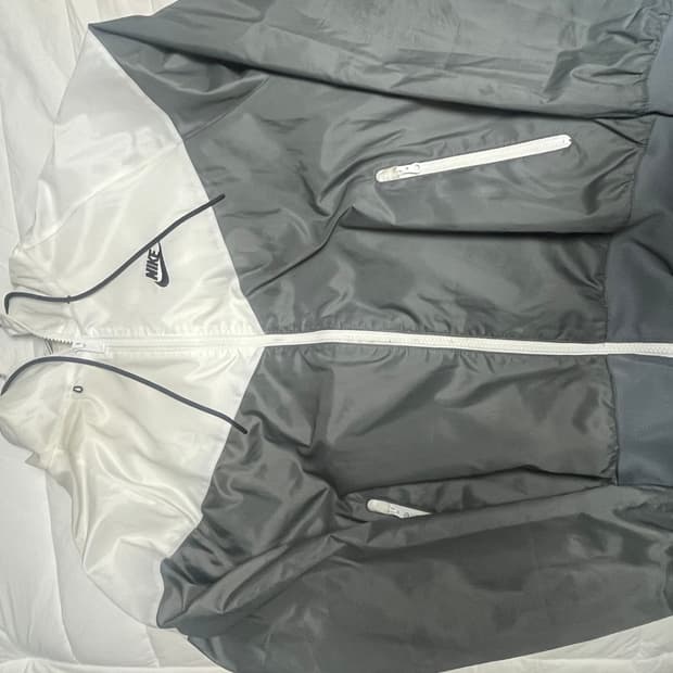 나이키 바람막이 카키(95사이즈)