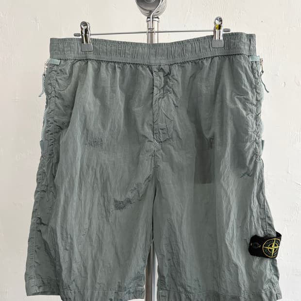 Stone Island 스톤아일랜드 나일론 메탈 와펜 숏츠