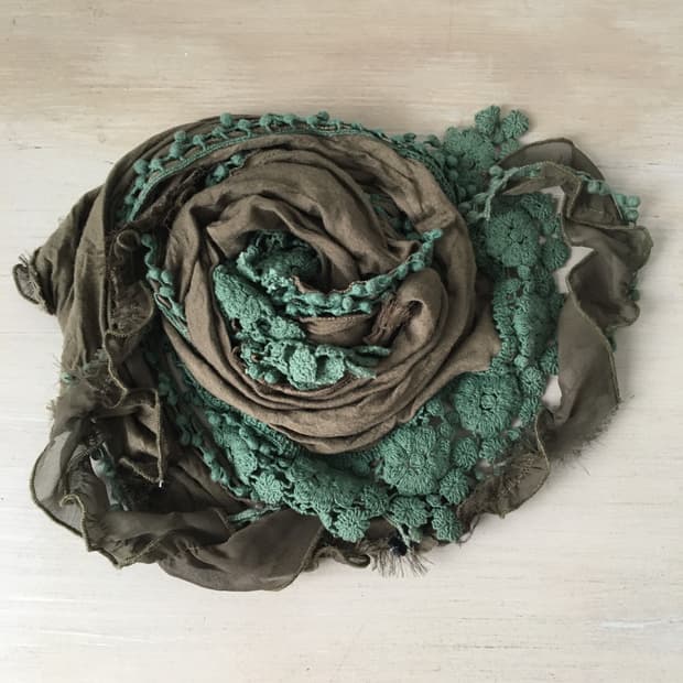  pom pom crochet trimming scarf