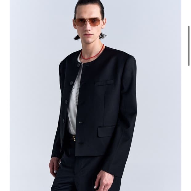 노이스 퓨어 카라 자켓 구매 원합니다.