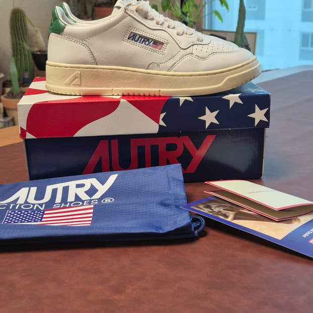 (풀박)실착용1회 235-240(37)오트리 메달리스트 로우 스니커