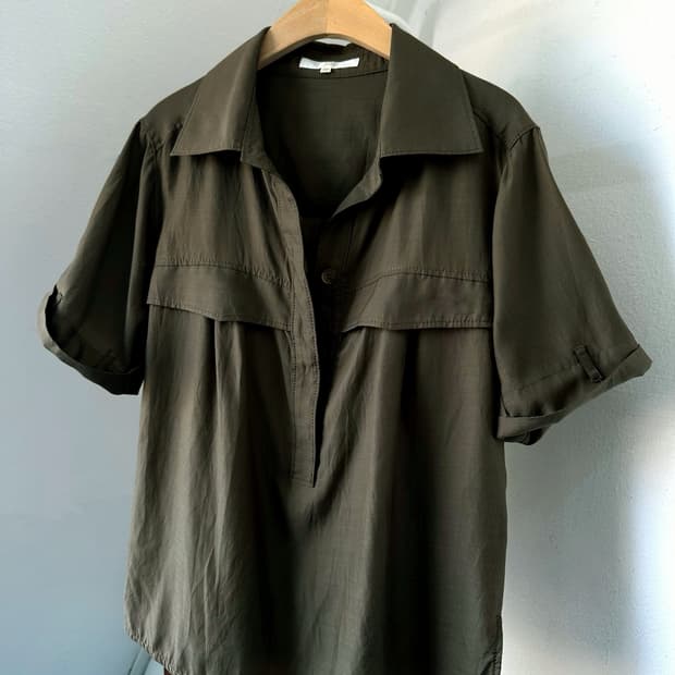 Wide silhouette silky shirred shirt P/O