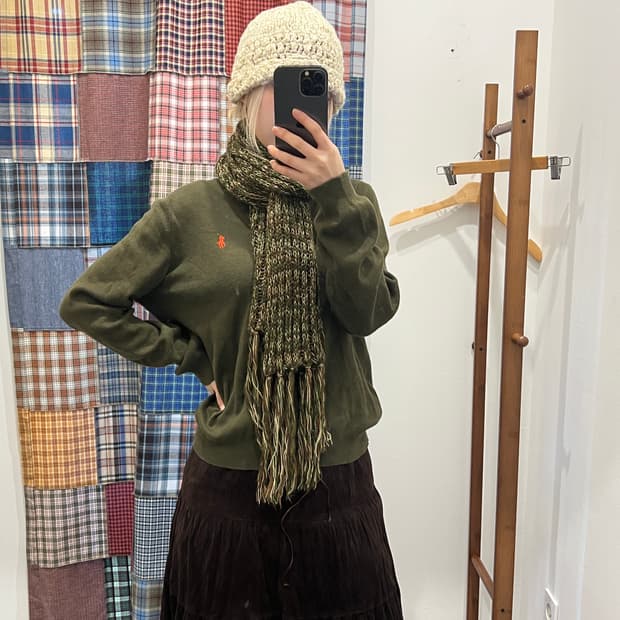 폴로 카키 브이넥 니트