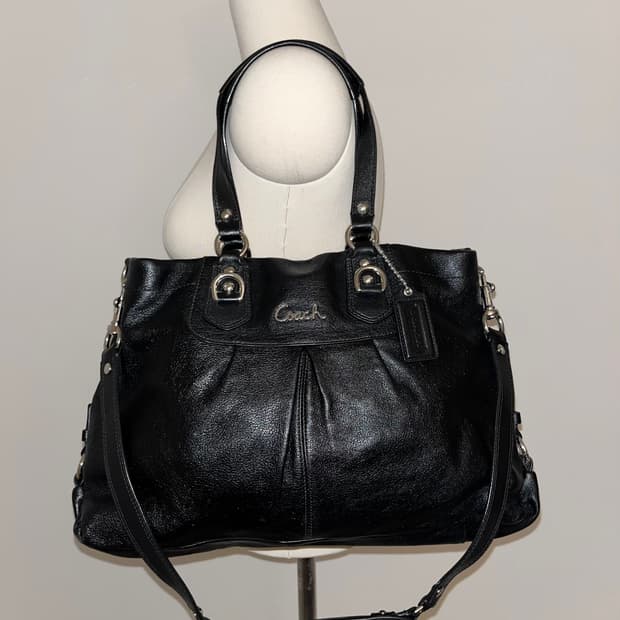  📦Coach Basic allblack shoulder bag