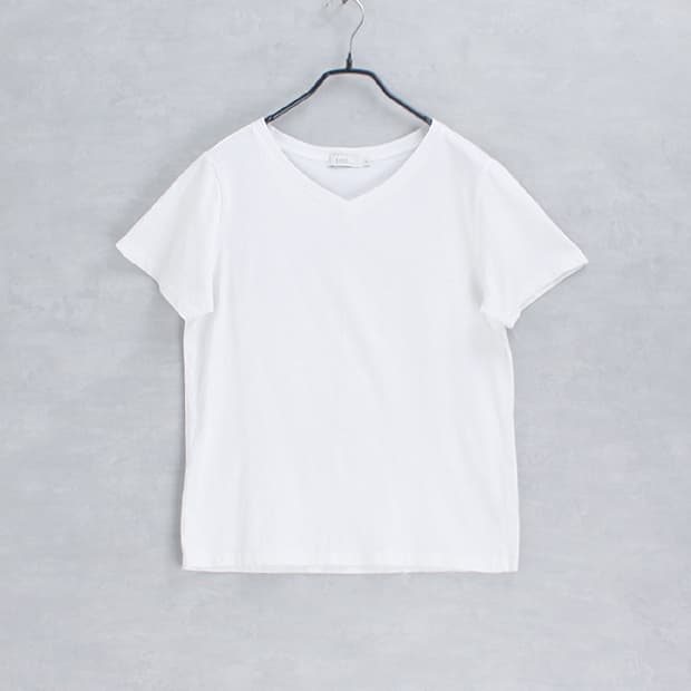 earth music&ecology _ v neck cotton tee