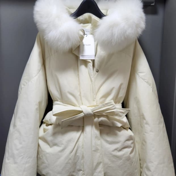 새상품 온앤온 폭스퍼 구스 숏다운 01 정채연