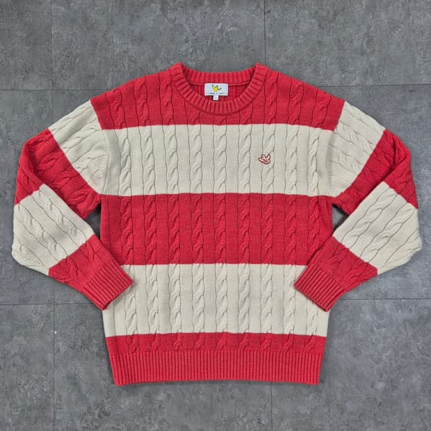 WHAT IT ISN'T 니트