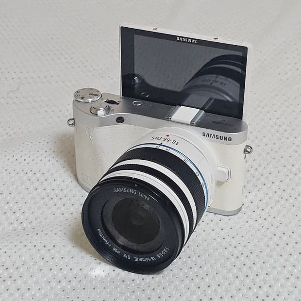 삼성 NX300M 미러리스 카메라
