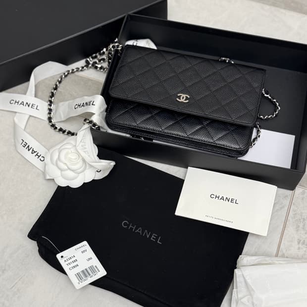 샤넬 블랙 캐비어 은장 체인 숄더백