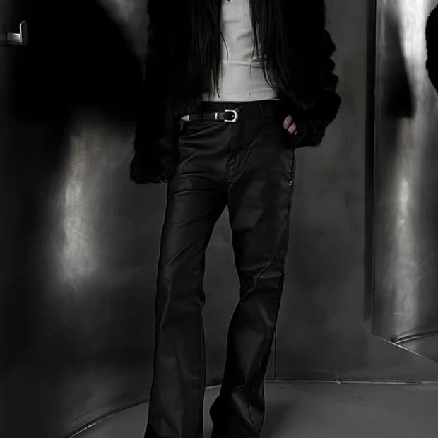 코팅 블랙 슬림 부츠컷로우라이즈팬츠