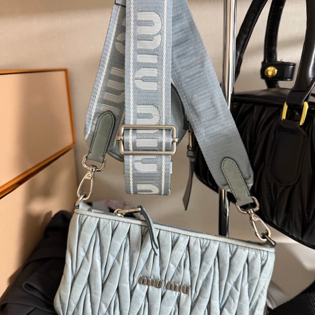 미우미우 크로스백